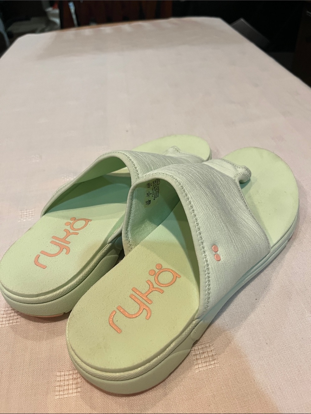 Ryka Margo Mint Green Slide Sandal with Toe Loop size 10 women’s